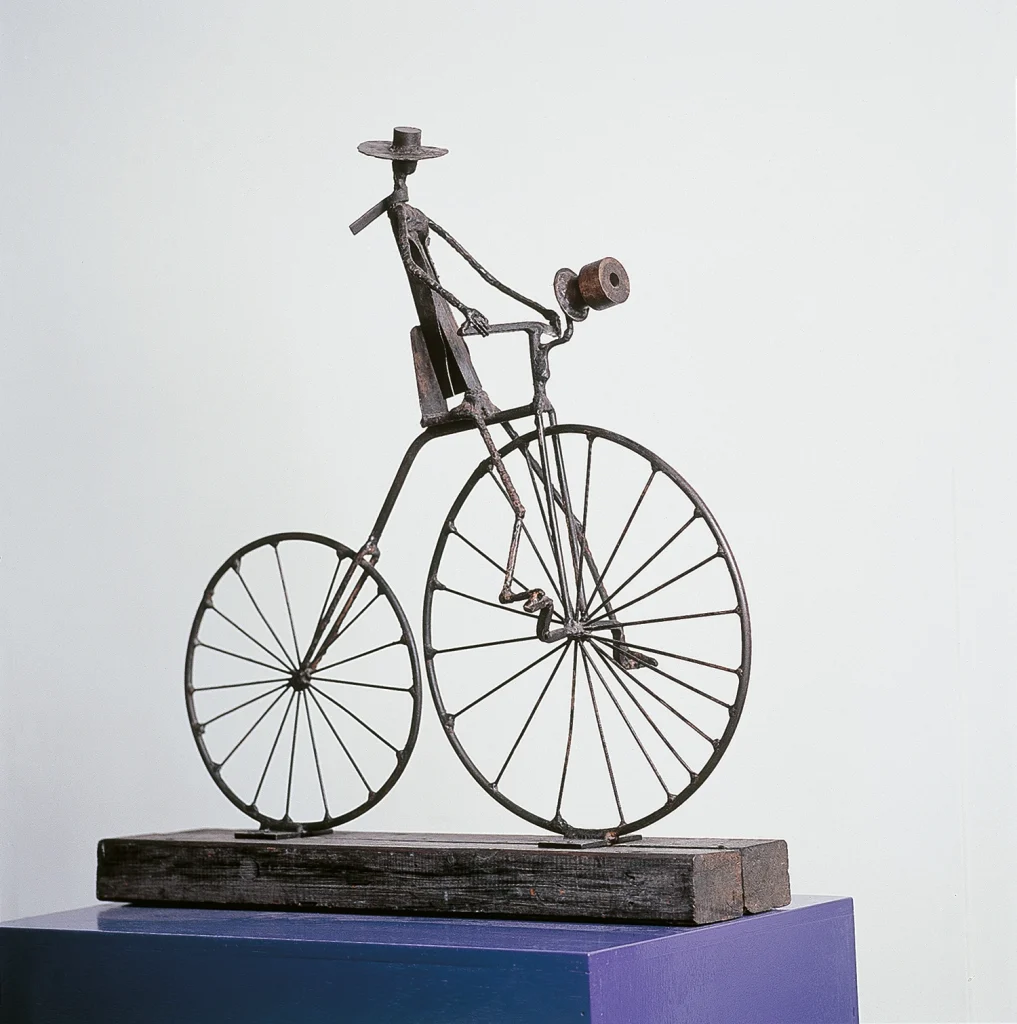 Beeld 'Big bicycle' van Rob Cerneüs