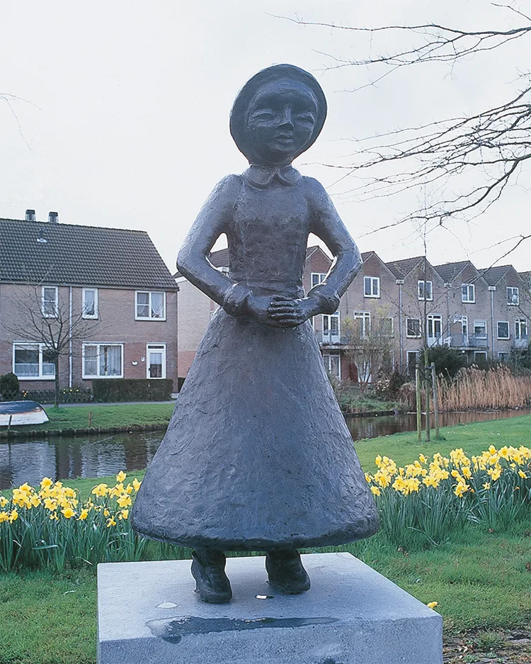 Beeld 'Vissersvrouwtje' van Rob Cerneüs