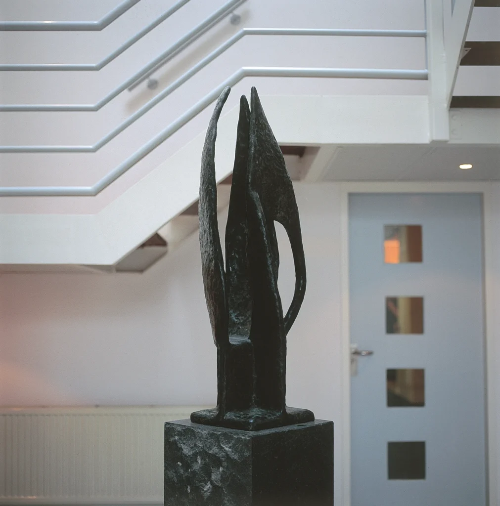 Beeld 'De tulp' van Rob Cerneüs