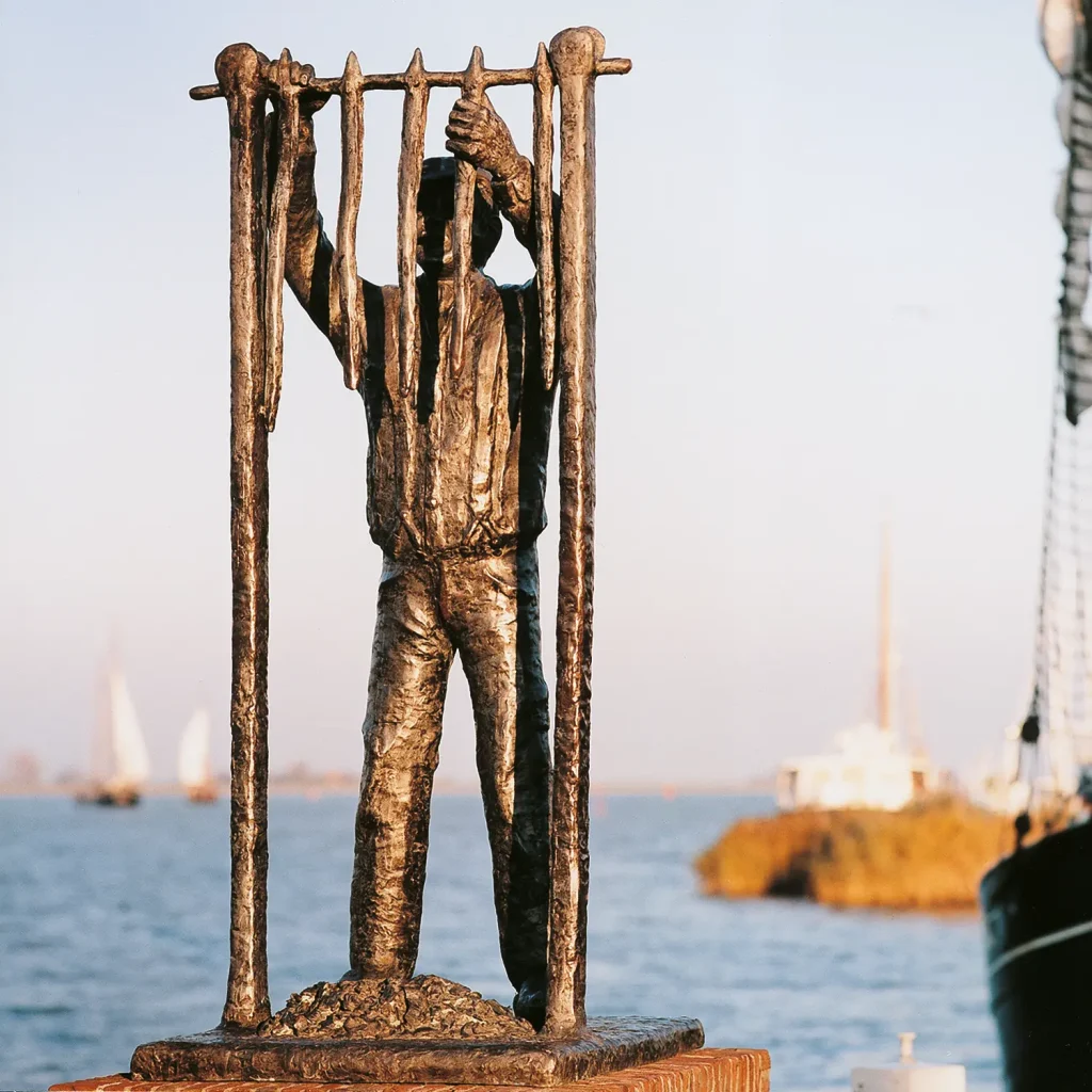 Beeld 'De roker' van Rob Cerneüs