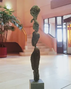 Beeld 'Wolken' van Rob Cerneüs