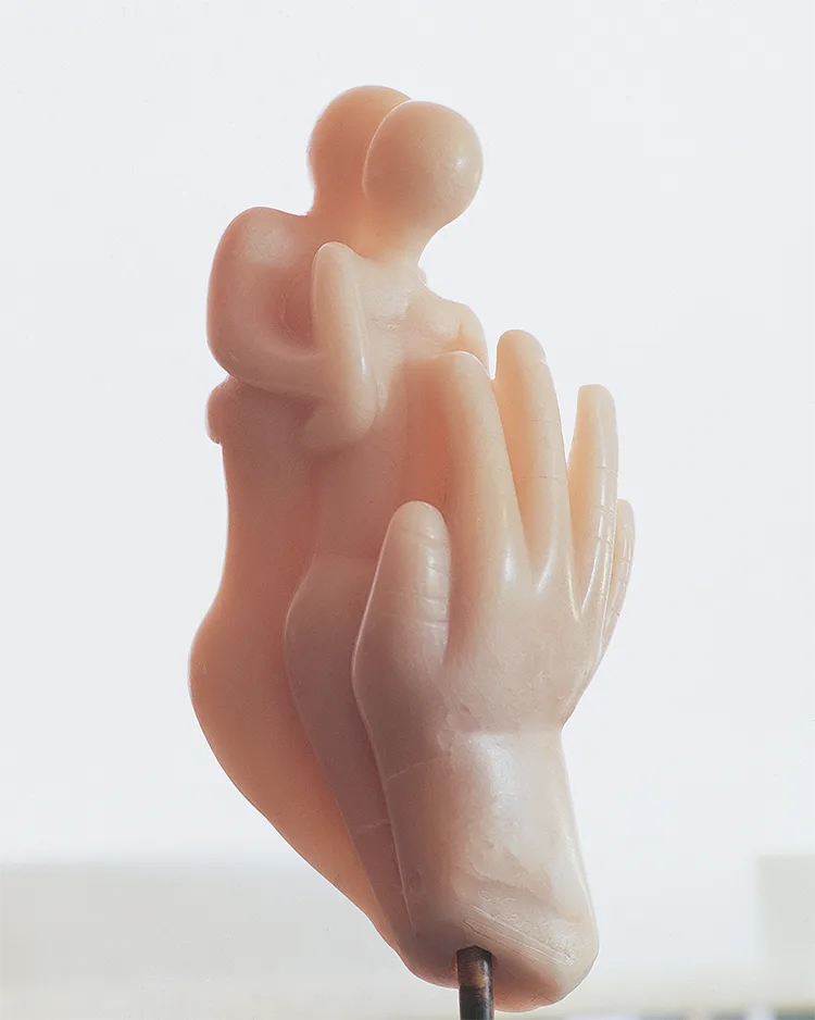 Beeld 'Hand' van Rob Cerneüs