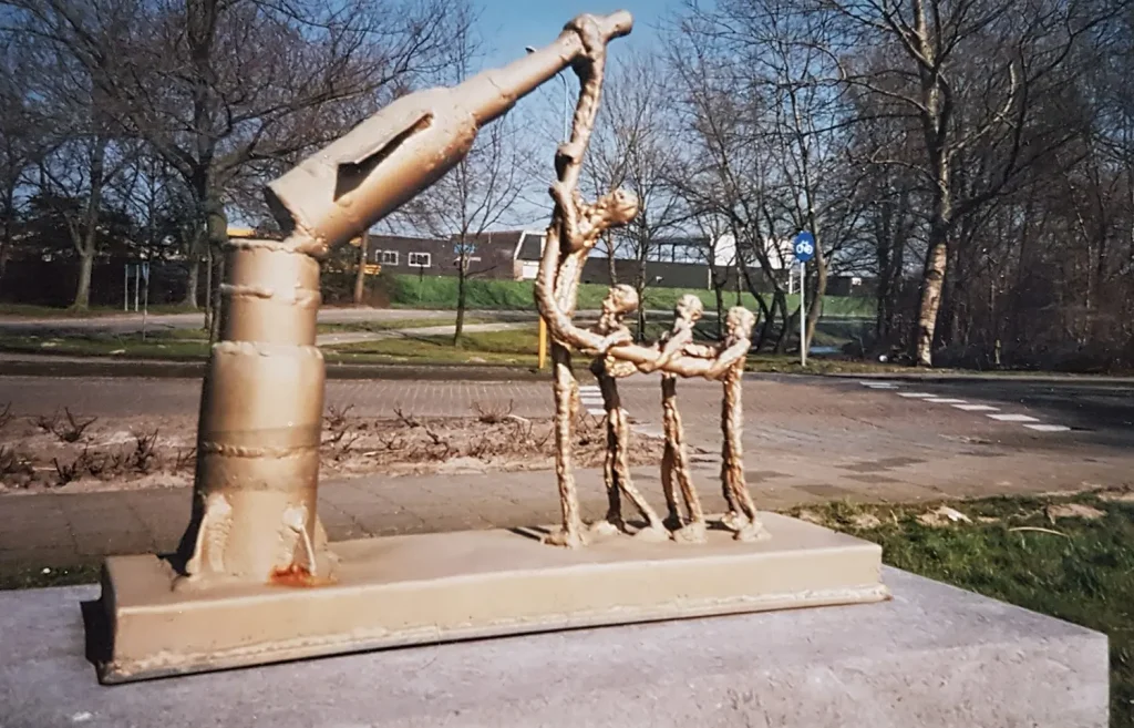 Beeld 'Vredesbeeld' van Rob Cerneüs