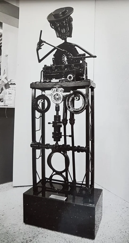 Beeld 'Monteur' van Rob Cerneüs