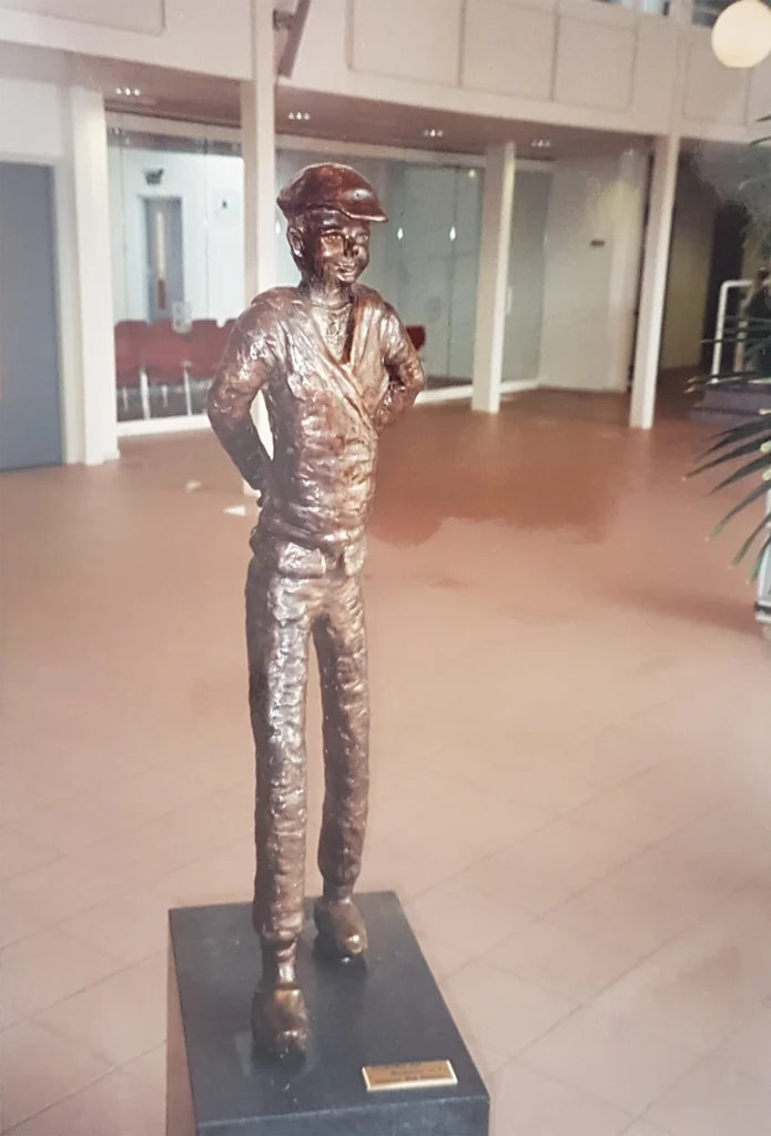 Beeld 'Boerenjongen' van Rob Cerneüs