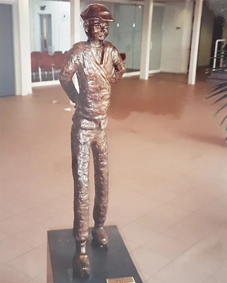 Beeld 'Boerenjongen' van Rob Cerneüs