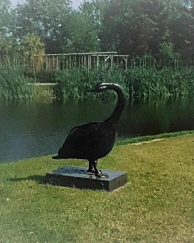 Beeld 'Zwaan' van Rob Cerneüs