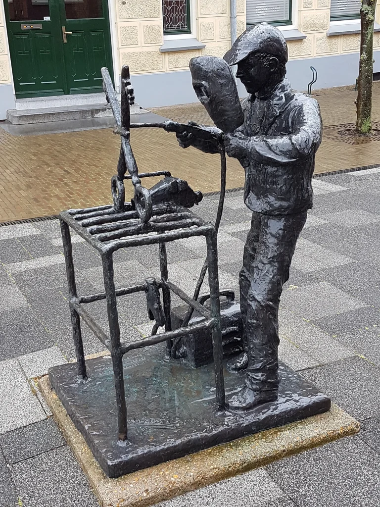 Beeld 'Lasser' van Rob Cerneüs