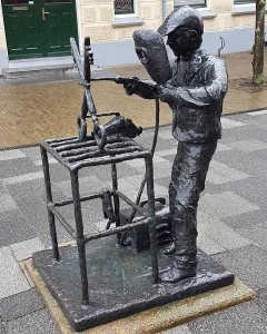 Beeld 'Lasser' van Rob Cerneüs