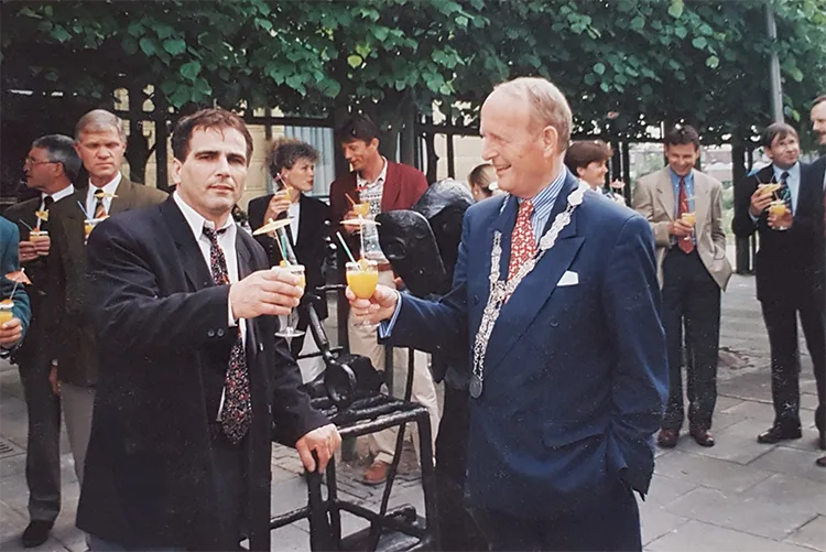 Onthulling beeld 'Lasser' van Rob Cerneüs