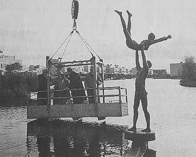 Onthulling van beeld 'Balans' van Rob Cerneüs