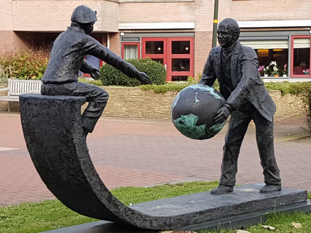 Beeld 'Wereld doorgeven aan kleinzoon' van Rob Cerneüs