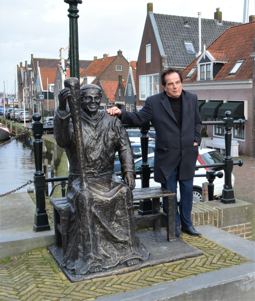 Beeld 'De monnik' van Rob Cerneüs